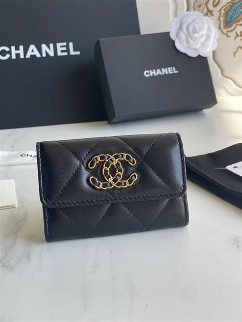 chanel 19 flap card holder.